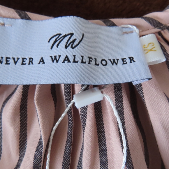 Never A Wallflower Pink Stripe Gathered V-Neck Top & Shorts Outfit Size XS NWT - Picture 3 of 7